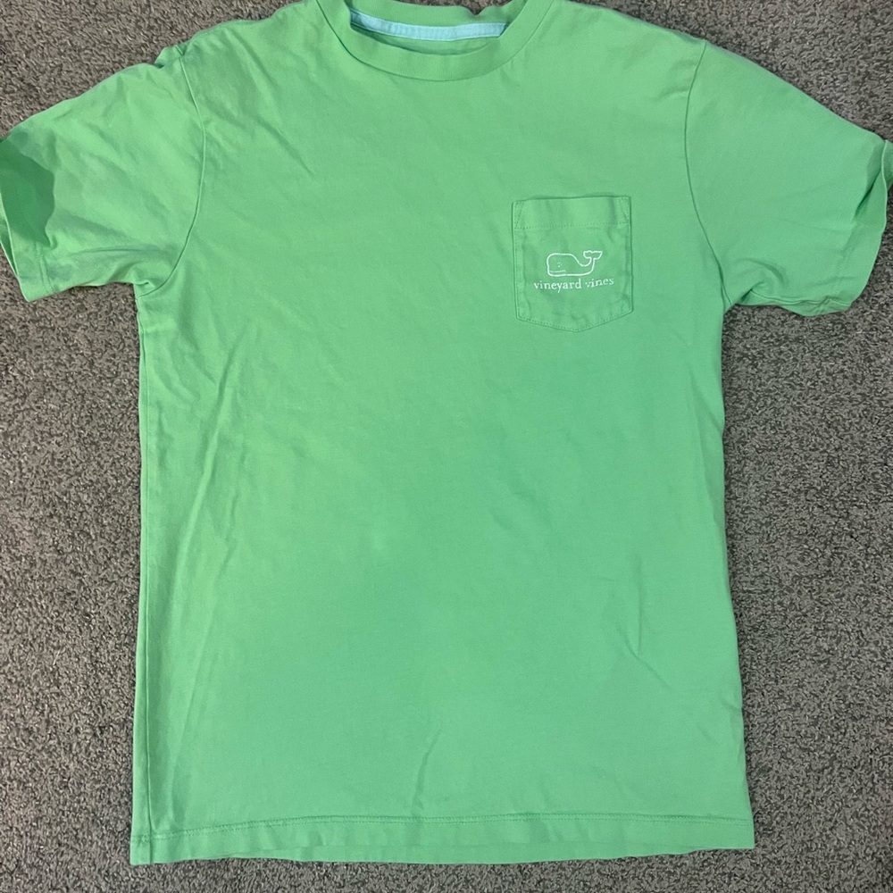 Boys Vineyard Vines Tee.  Youth Medium